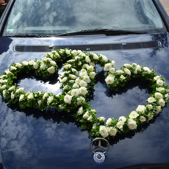 Blumengesteck auf Auto