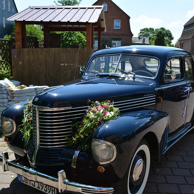Blumengestecke am Auto